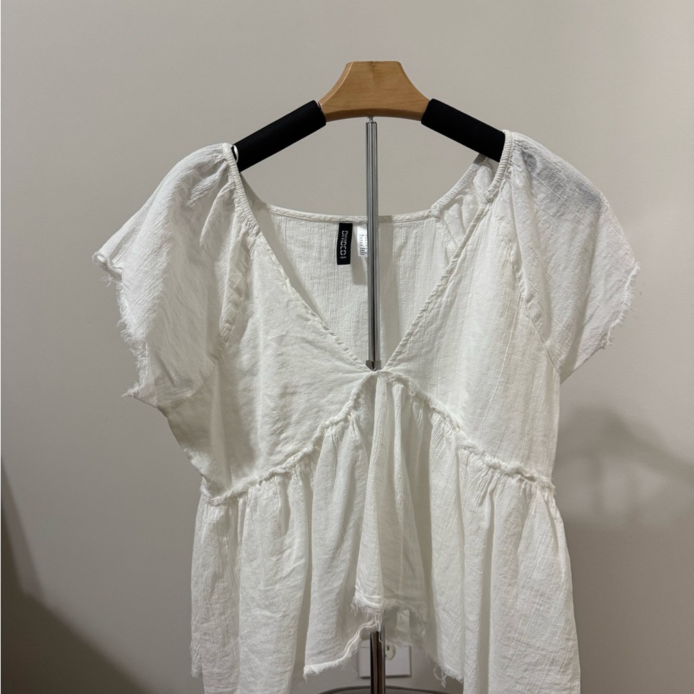 ⭐️SOLD⭐️H&M White Blouse with Ruffled Sleeves